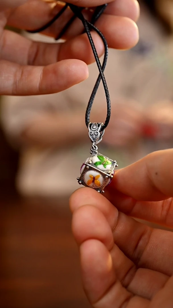 刺绣私人定制苗族手工A244