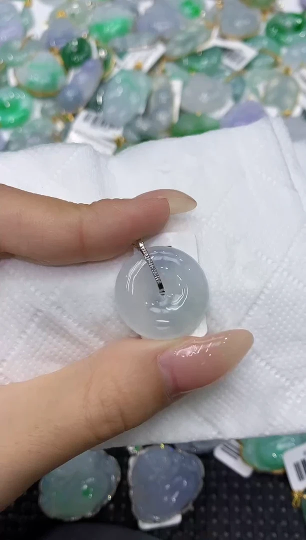 颈饰18K金镶嵌翡翠111111111111