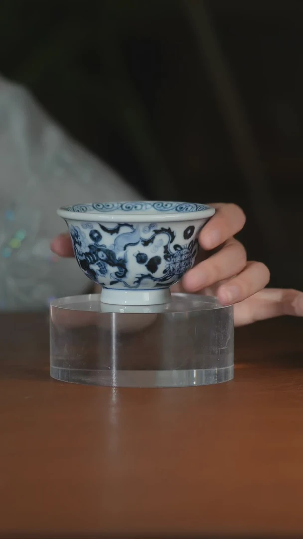 元青花双狮压手杯