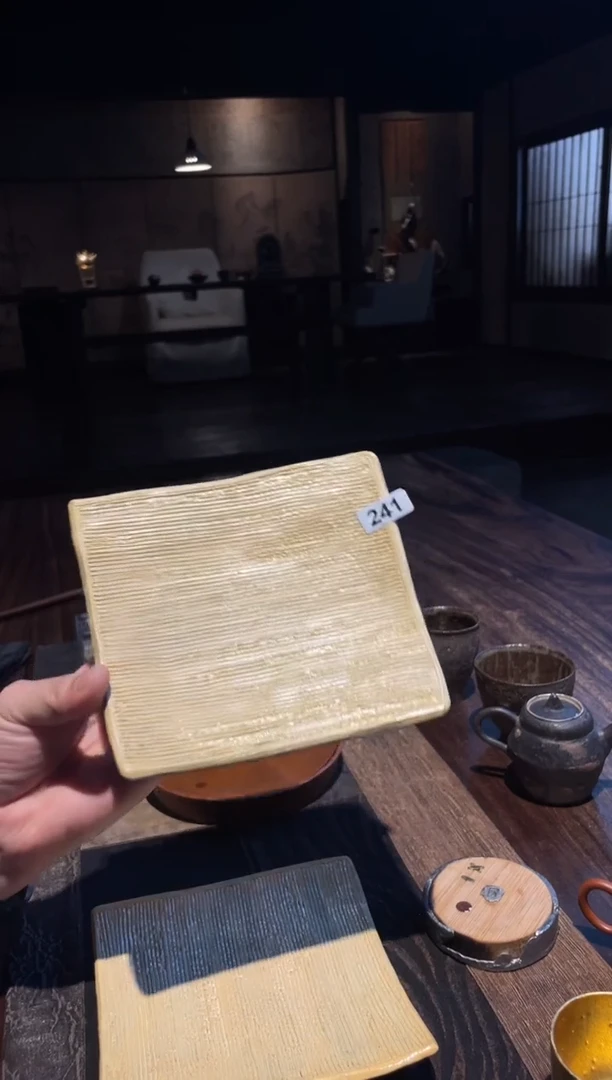 黄色瓦片壶承241