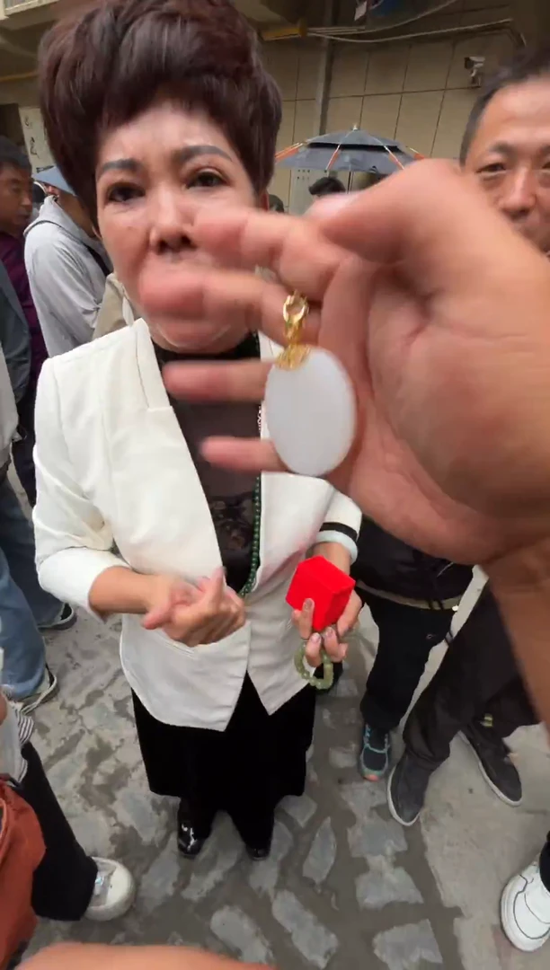 未镶嵌和田玉（糖玉）挂件和田玉