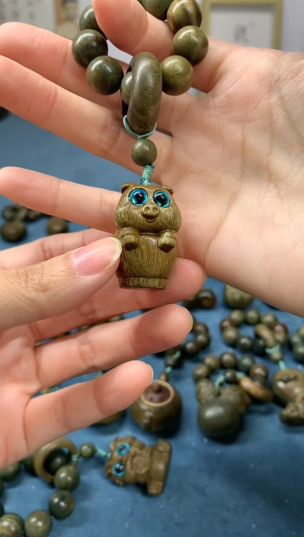 【闪购商品】维腊木（绿檀）把件小猪 盘玩件