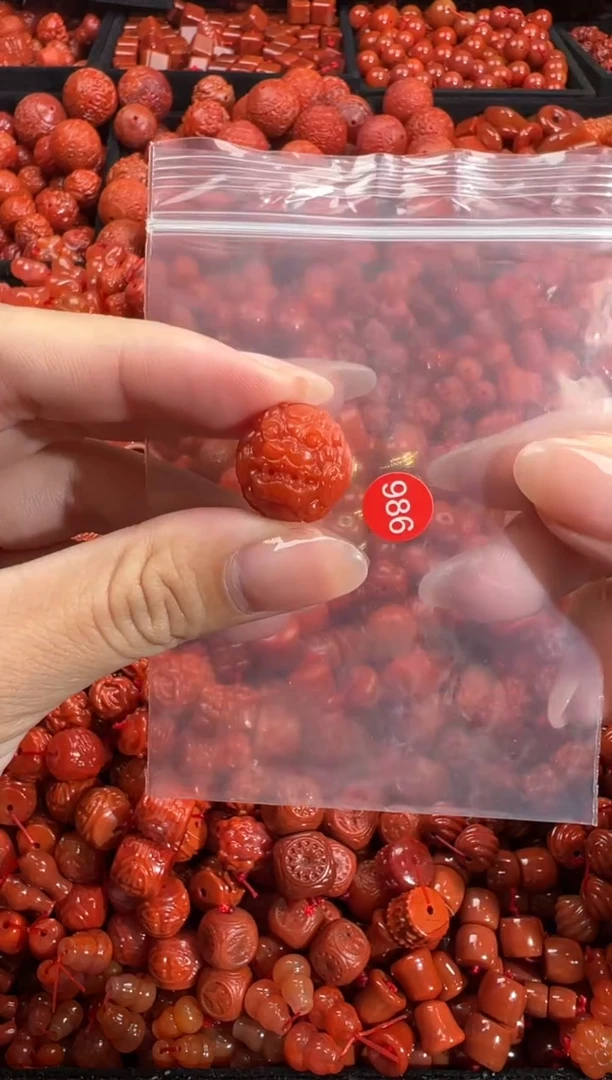 南红玛瑙未镶嵌颈饰111