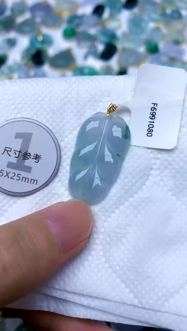 颈饰18K金镶嵌翡翠天然A货翡翠