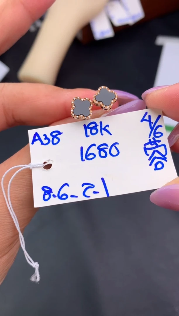 翡翠18K金镶嵌耳饰耳钉