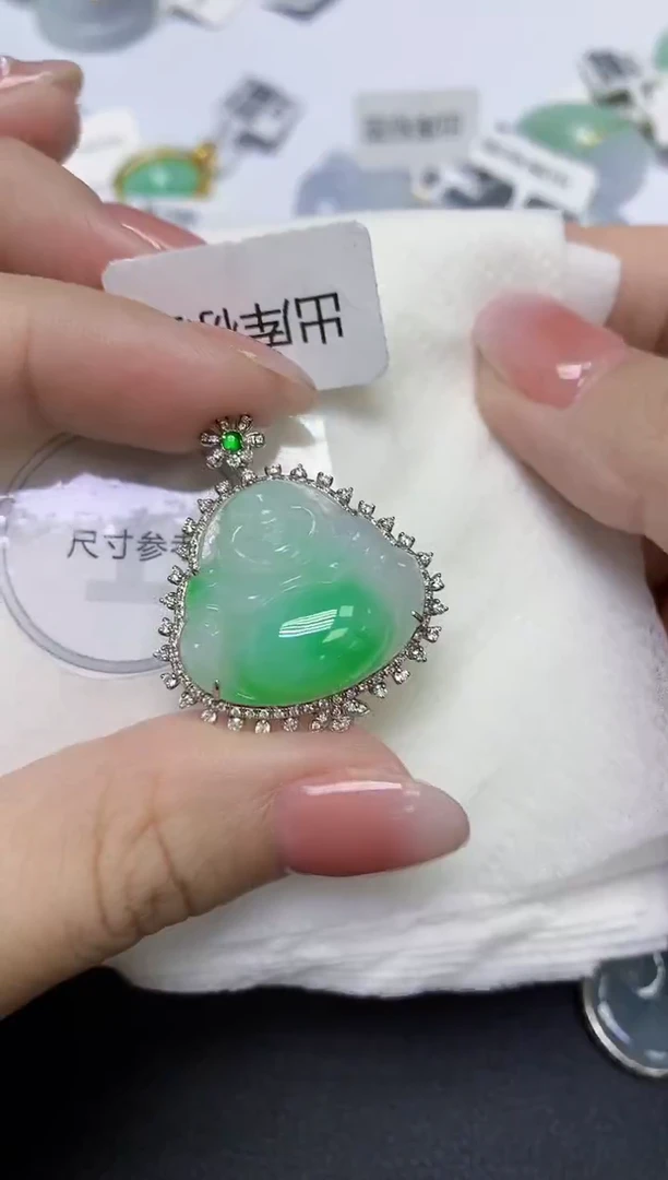 颈饰18K金镶嵌翡翠天然缅甸翡翠A货多样性发一件