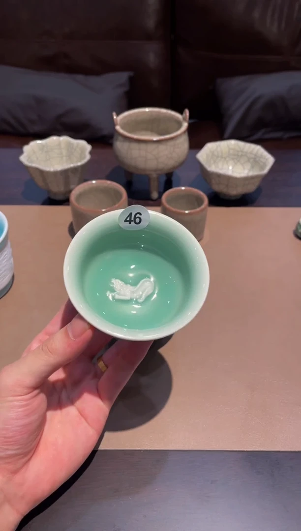 46窑承龙泉青瓷微瑕生肖杯