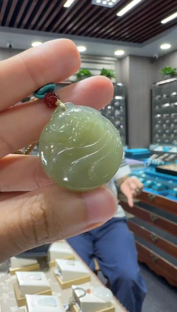 颈饰未镶嵌和田玉连年有余圆牌配绳