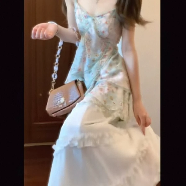 法式气质时尚设计感修身吊带上衣女配高腰白色蕾丝蛋糕半身裙套装