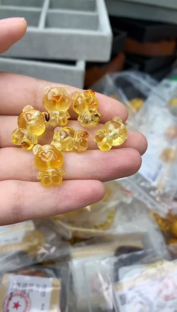 未镶嵌琥珀珠宝奇石150