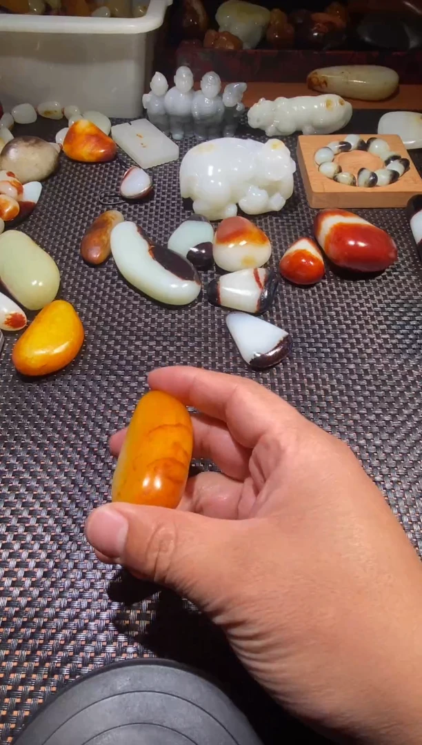 未镶嵌和田玉（糖玉）挂件凤****v和田玉摆件