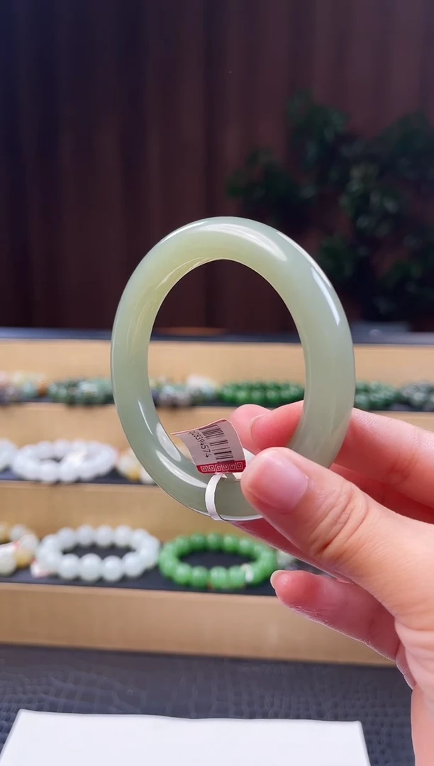 和田玉手镯未镶嵌60+圈口4574