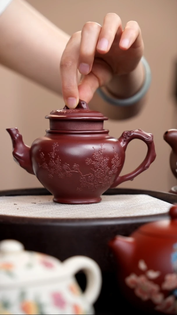 茶壶紫砂龙血砂梅报春
