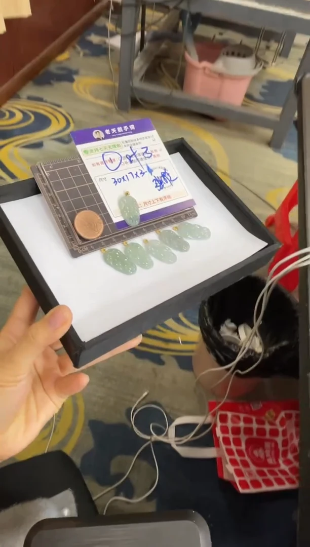 翡翠18K金镶嵌挂件叶子FL10配绳/多样性发其一CP