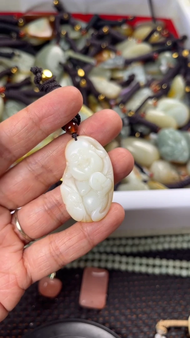 【闪购商品】和田玉颈饰未镶嵌多样性发货没有证书拍一发一有瑕