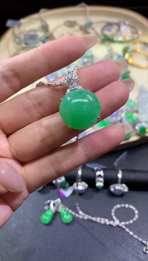 吊坠(不含链)18K金镶嵌翡翠A394|39800