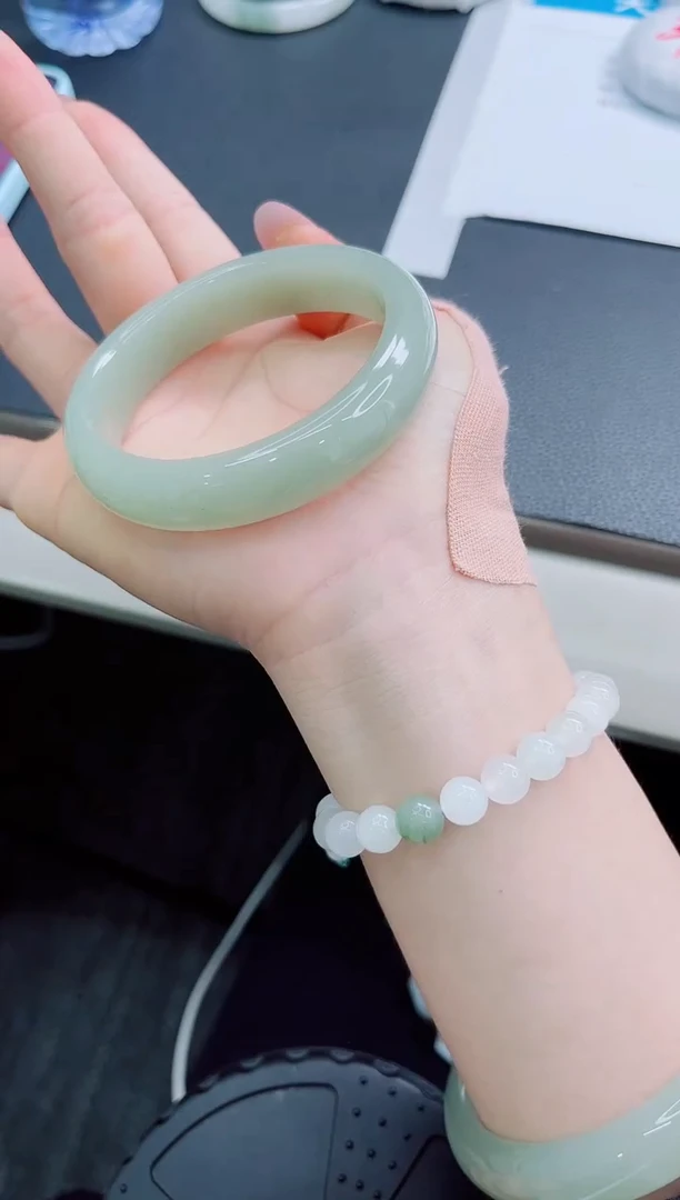 石英质玉手镯未镶嵌110-58.6