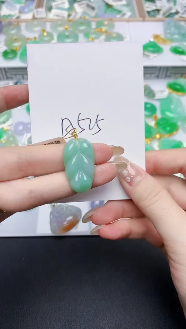 翡翠18K金镶嵌颈饰天然缅甸A货翡翠