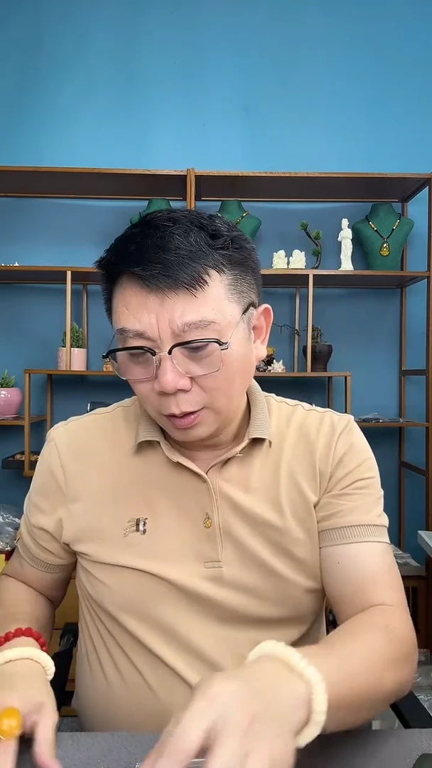 未镶嵌琥珀裸石78（有瑕介意勿拍）