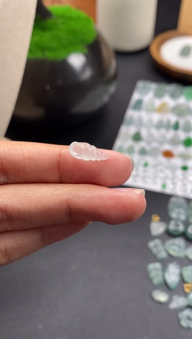 颈饰未镶嵌翡翠翡翠冰种裸石