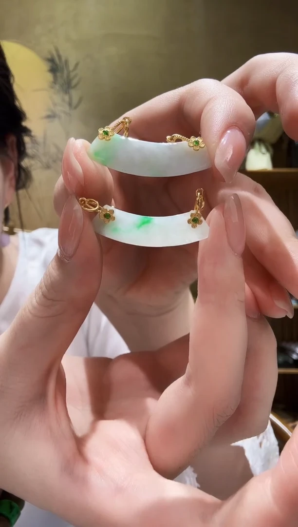 颈饰未镶嵌翡翠多样发其一个