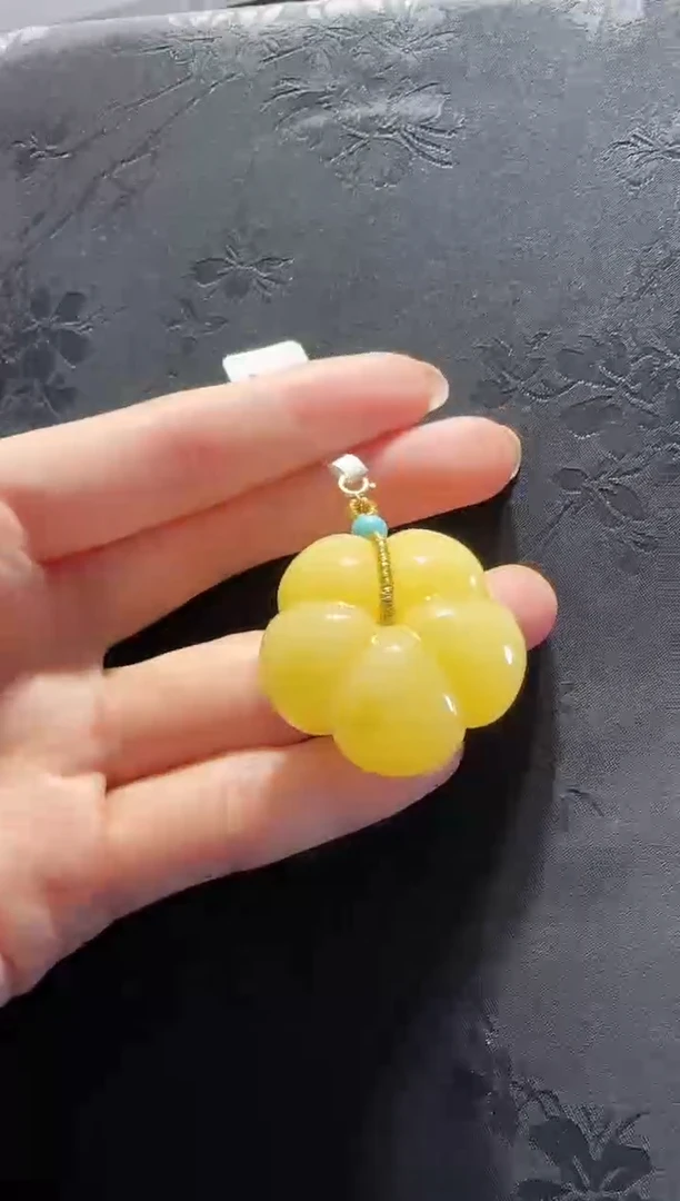 蜜蜡颈饰18K金镶嵌花花33.8*18.4