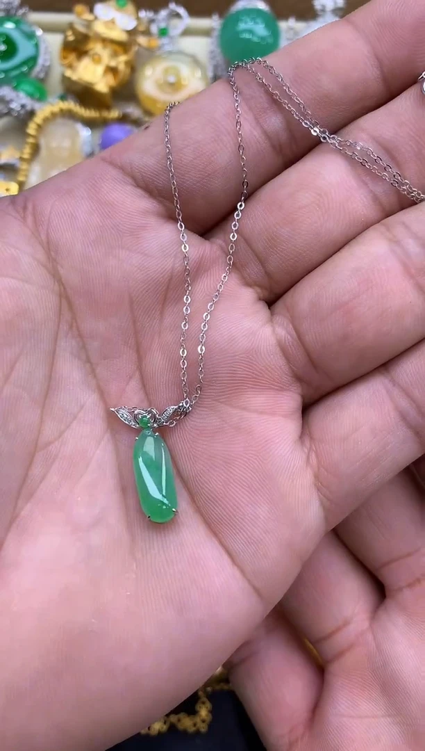 颈饰18K金镶嵌翡翠194-中国好珍宝