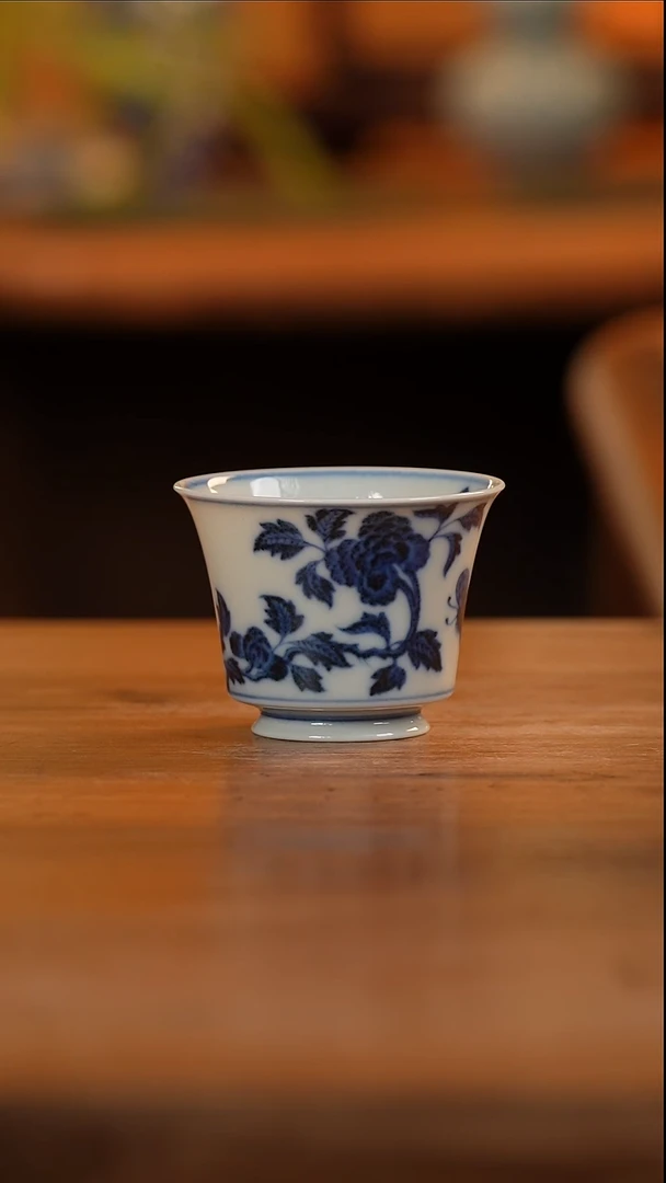 【闪购商品】青花缠枝花卉蝴蝶杯 明朱成瑞