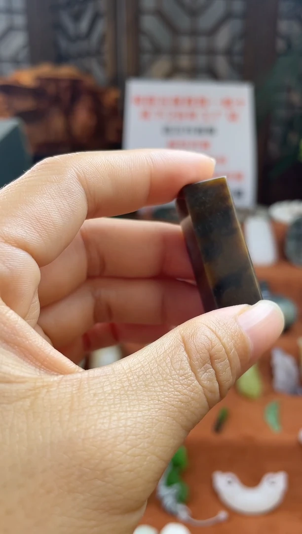 颈饰未镶嵌和田玉新疆红糖青花吊坠带证书