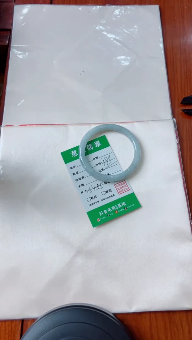 未镶嵌手镯（圆镯）翡翠芬****师手镯