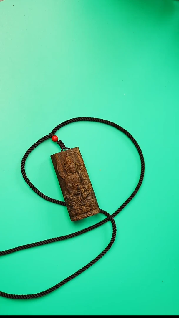 沉香吊坠越南黑棋沉水菩萨吊坠17g