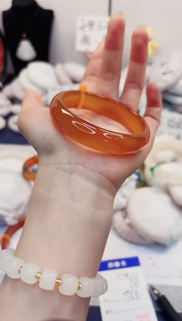 【闪购商品】石英质玉手镯未镶嵌119-玛瑙-圈口58