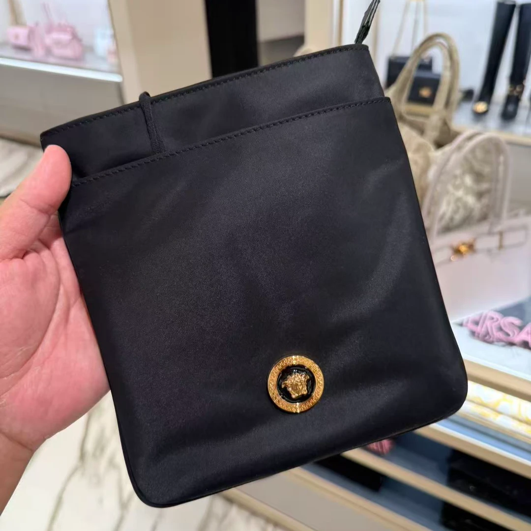 【预售】Versace/范思哲美杜莎头像女士黑色单肩斜挎包1020745
