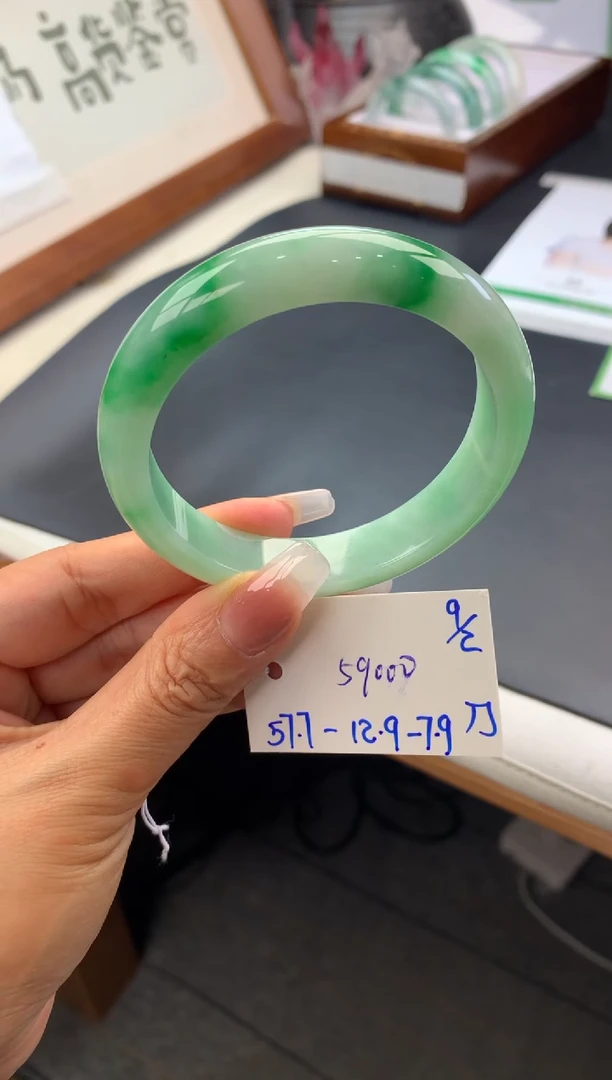 【闪购商品】翡翠手镯未镶嵌玉手镯