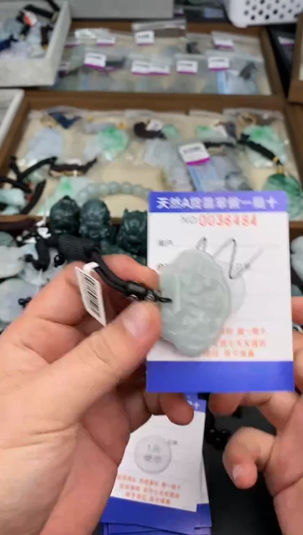 【闪购商品】翡翠颈饰未镶嵌  天然翡翠，一物一图