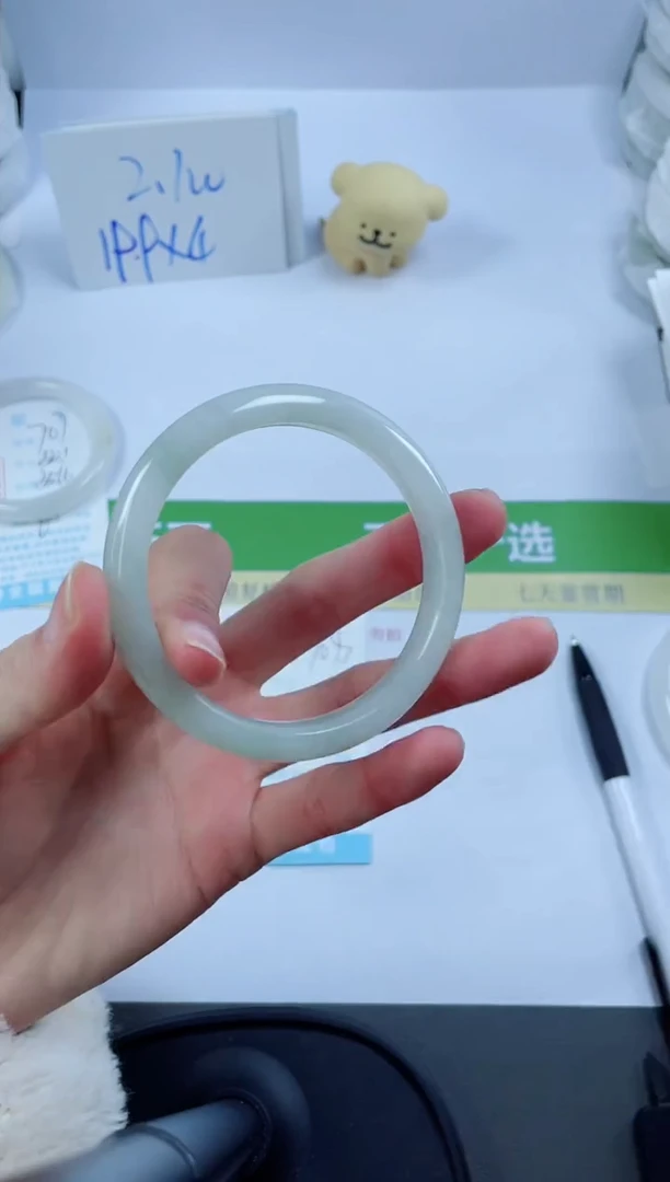 【闪购商品】石英质玉手镯未镶嵌708-54.8