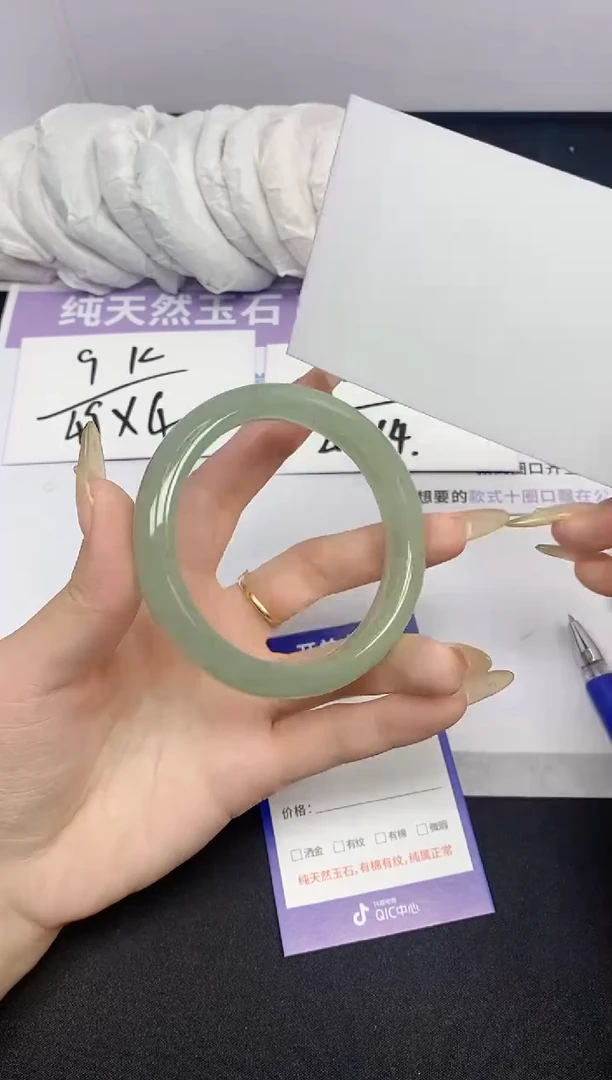 石英质玉手镯未镶嵌125-60圈口