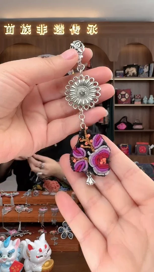 【闪购商品】织绣扶光苗绣传承82