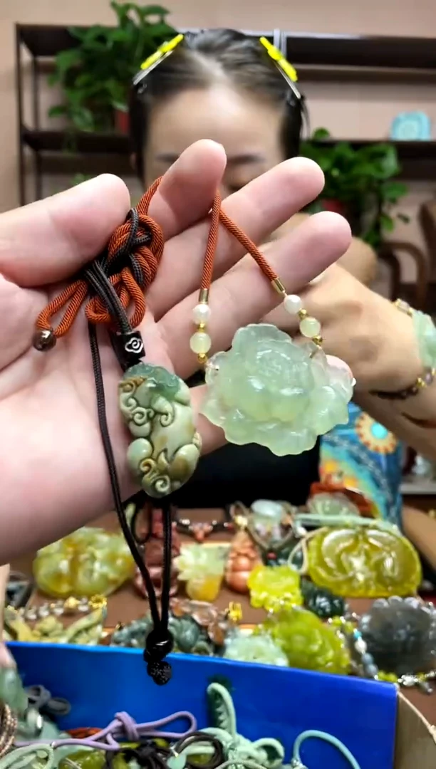 未镶嵌岫玉颈饰·