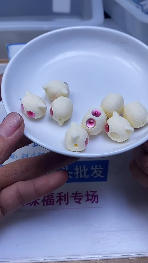 菩提散珠E890 牙 牙果 粉眼睛猫头14*19*15mm1个5元