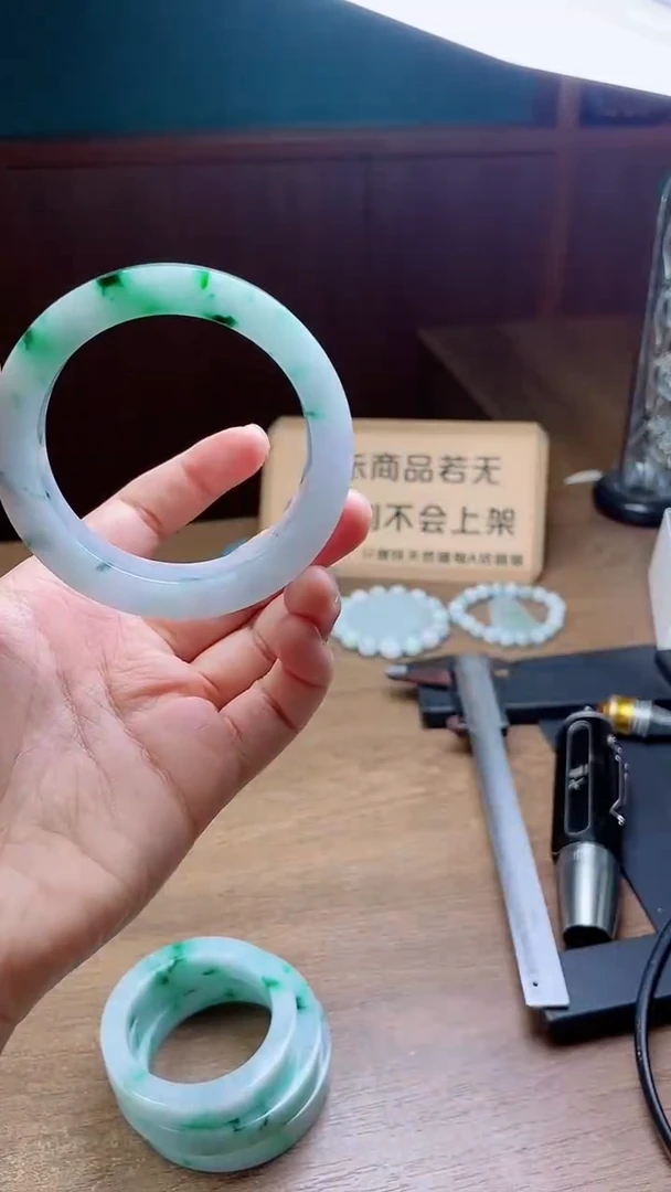 定制翡翠手镯未镶嵌定制