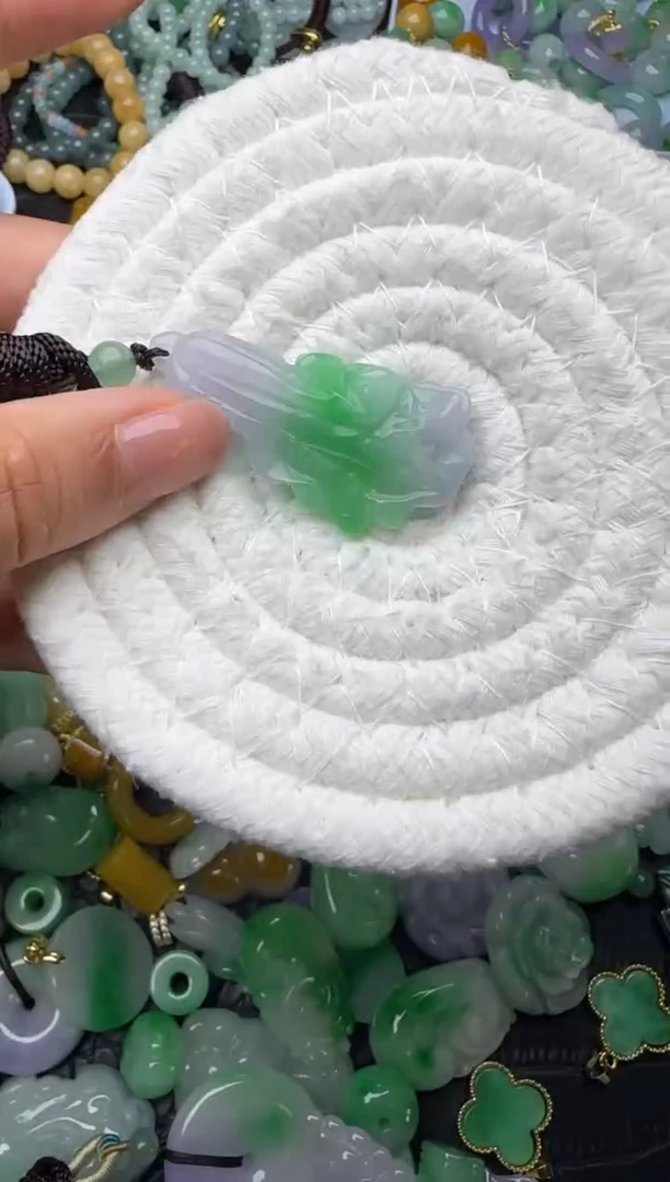 颈饰未镶嵌翡翠缅甸翡翠吊坠