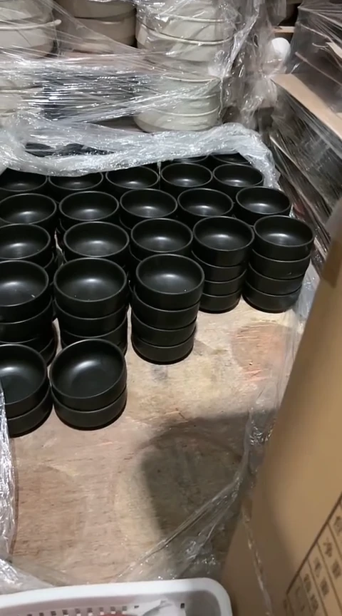 瑕疵黑色砂锅碗一个