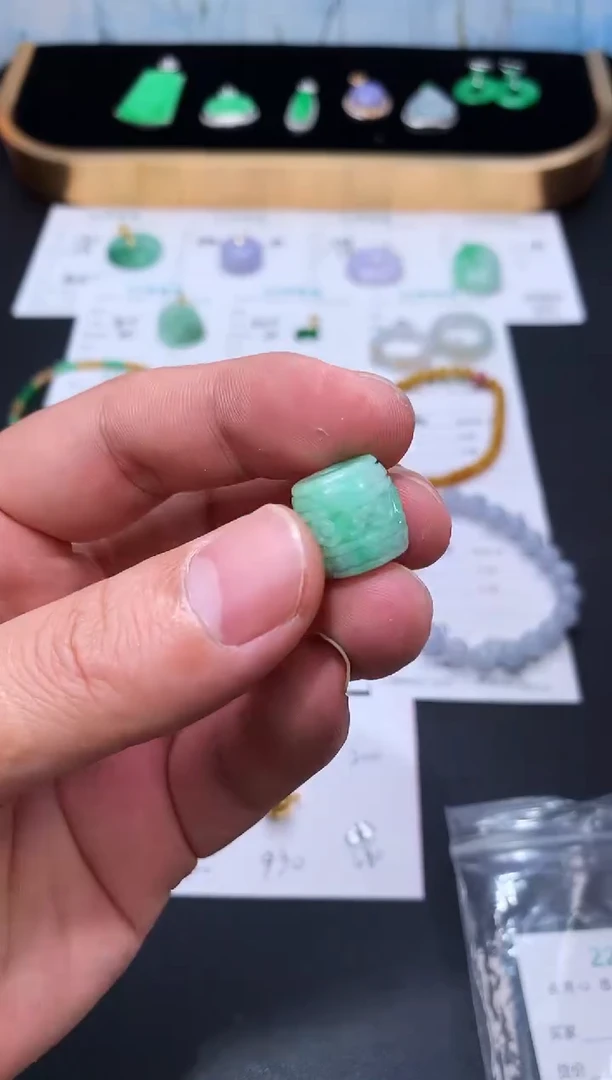 未镶嵌定制翡翠48小时鉴赏期 退货不扣服务费