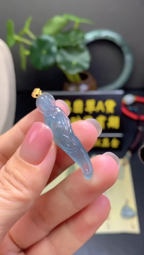 翡翠18K金镶嵌颈饰翡翠吊坠