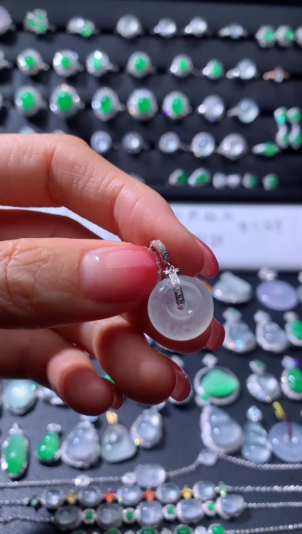 颈饰18K金镶嵌翡翠18K翡翠