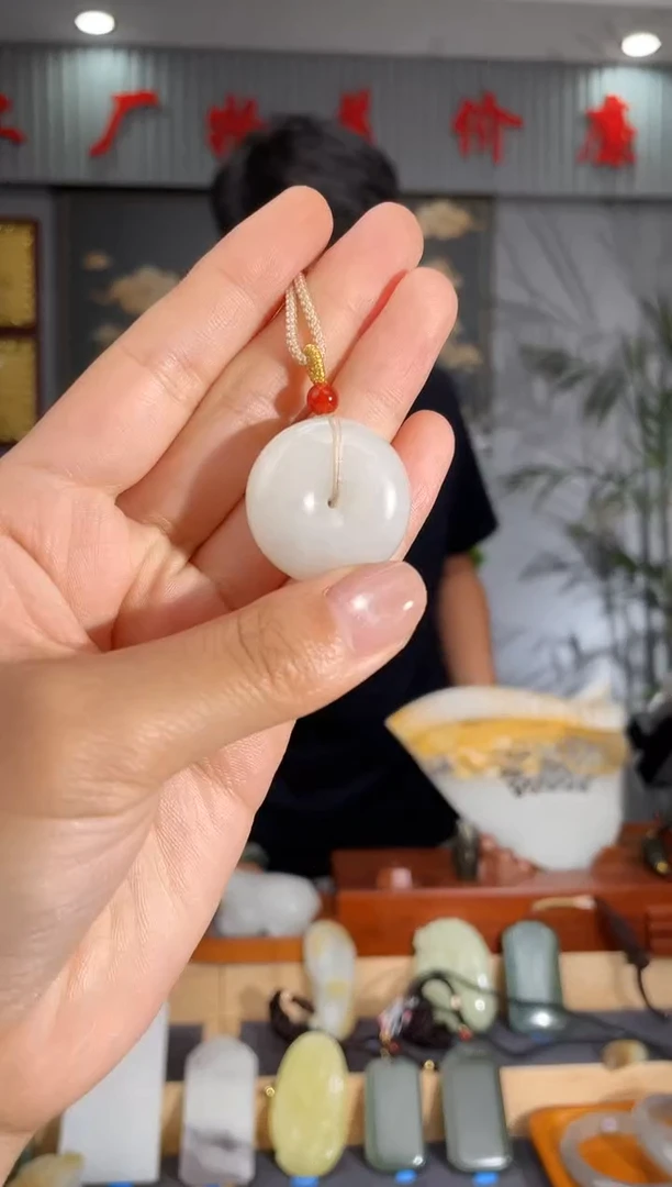 和田玉未镶嵌颈饰1