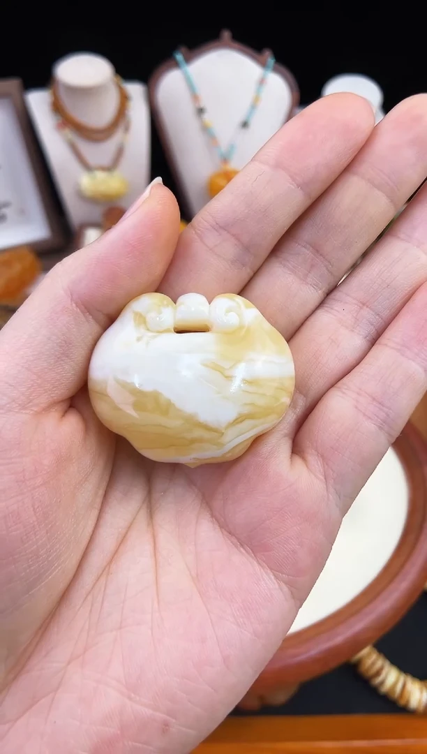 琥珀未镶嵌珠宝奇石赵*逸柒月