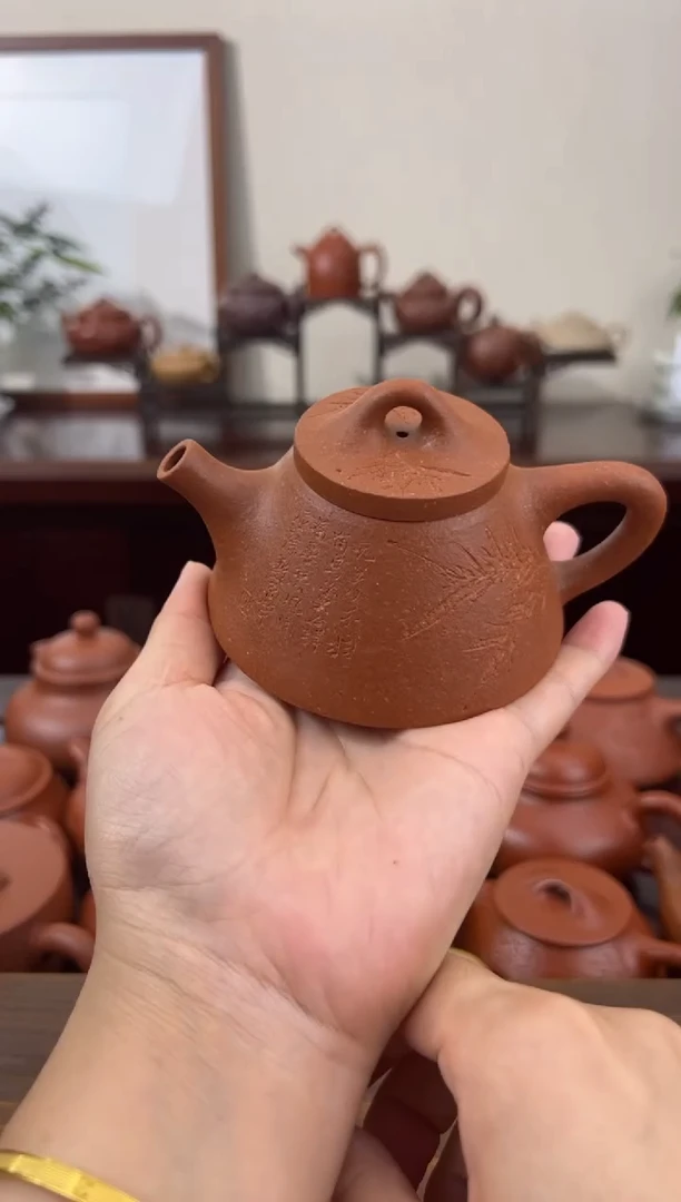 茶壶紫砂黄降坡刻绘霸王石瓢壶120CC