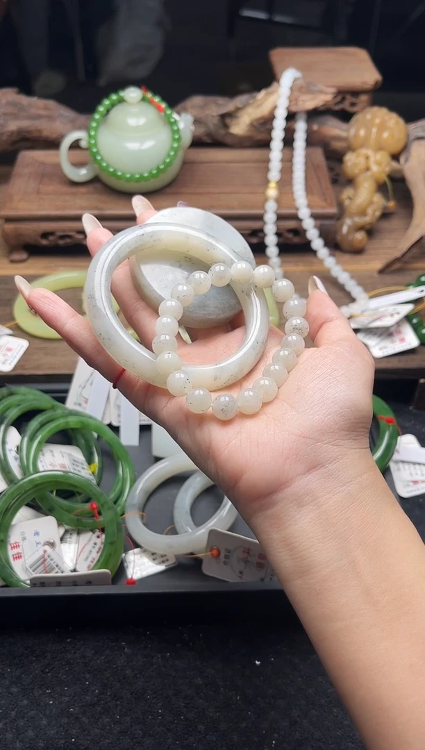 未镶嵌手镯和田玉年**?黑山三件套59圈 多样性发一